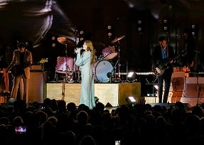 تصویر گروه موسیقی Florence and the Machine